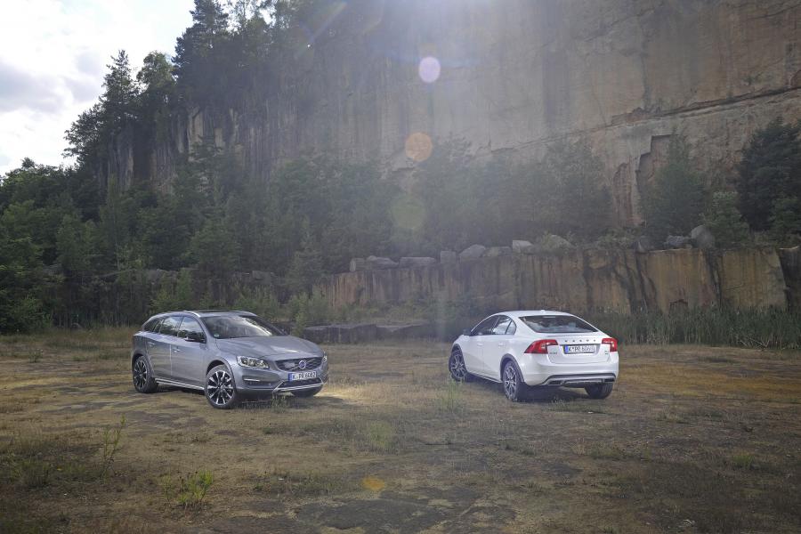  Volvo V60 T5 Cross Country 2015 года  (фото 6 из 38)